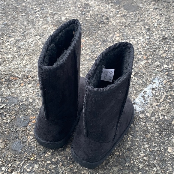 Kids Black Plain Slip On Ugg Like Boots - Picture 3 of 4